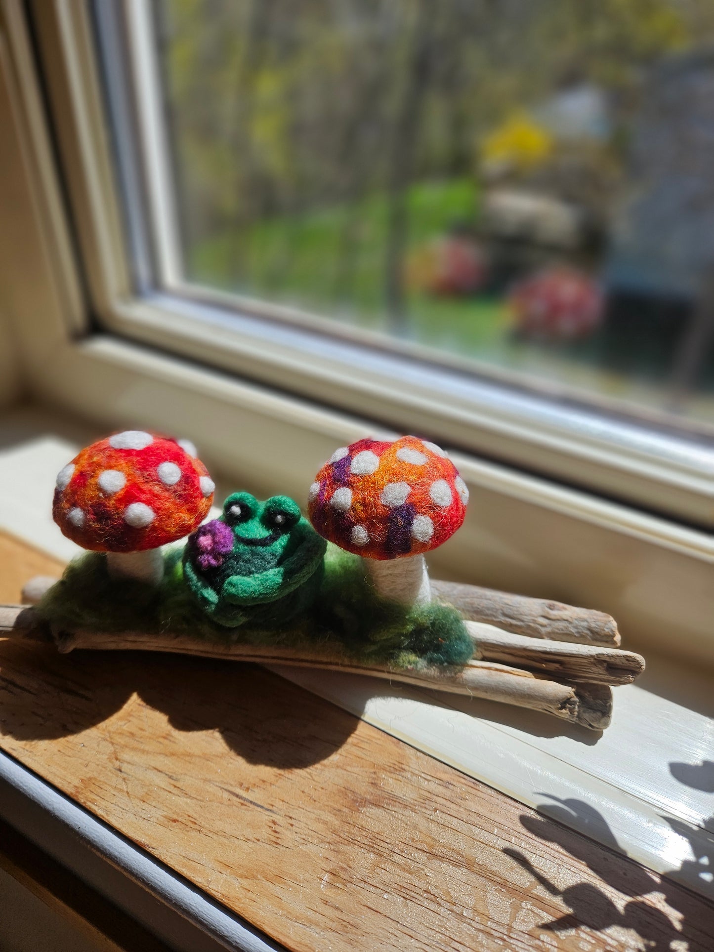 Frog & Mushroom Sculpture - Style 3