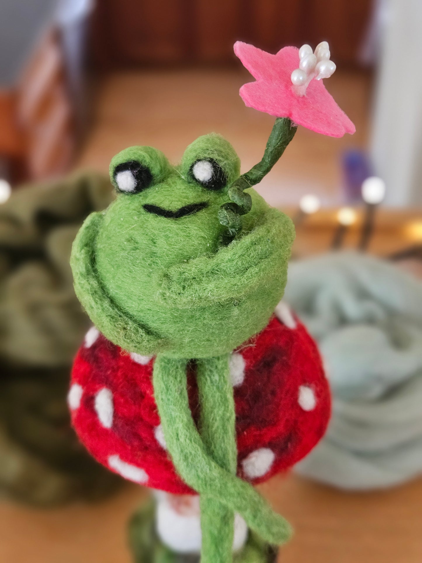 Frog & Mushroom Sculpture - Style 1