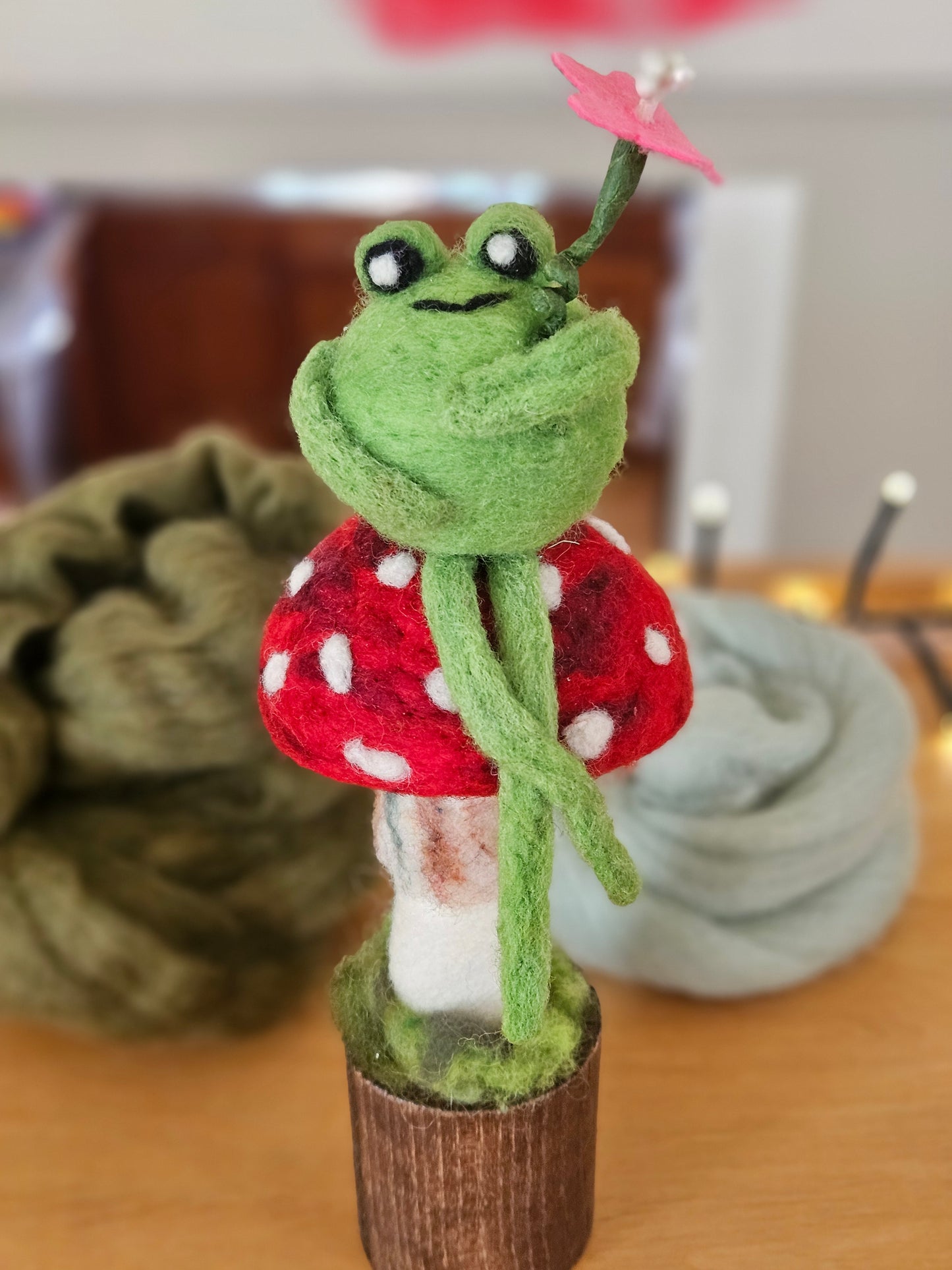 Frog & Mushroom Sculpture - Style 1