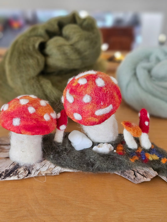 Frog & Mushroom Sculpture - Style 5